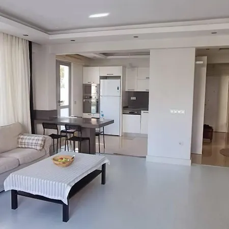 Immaculate Cozy 2-bed In Lara