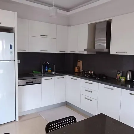 Immaculate Cozy 2-bed In Lara Apartamento *