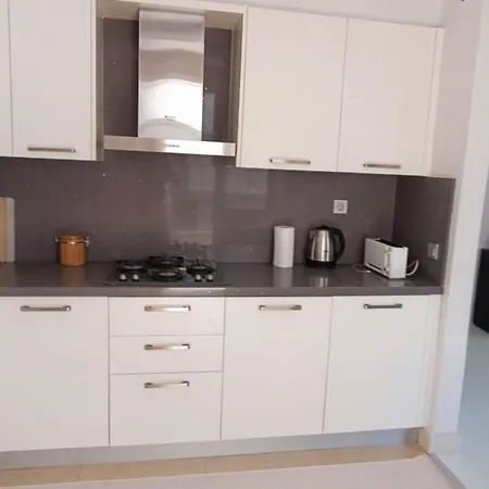 Immaculate Cozy 2-bed In Lara Apartamento *