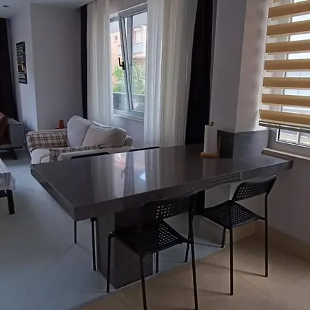 Immaculate Cozy 2-bed In Lara Apartman *